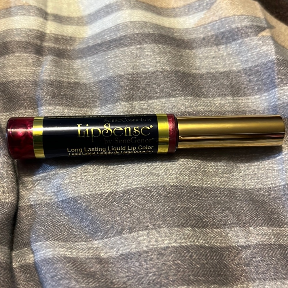 B Ruby lipsense